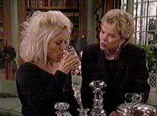 Viki telling Roxy what a bad mother she is